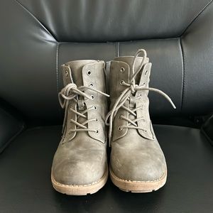 Buckle Women’s Suede Boots